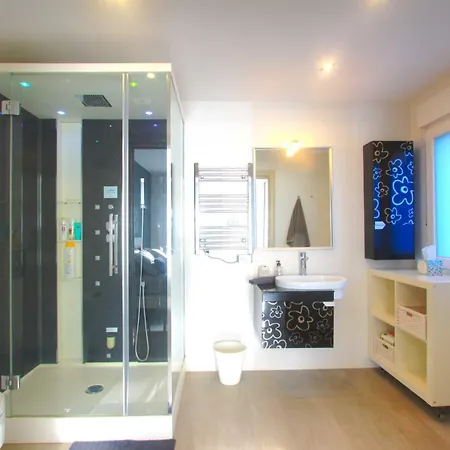 Apartment 2036 Modern Golden Duplex Penthouse *